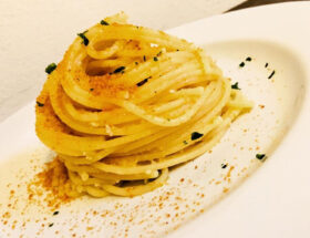 The Food Cocoon. Spaghettoni, bottarga e olio di bergamotto.